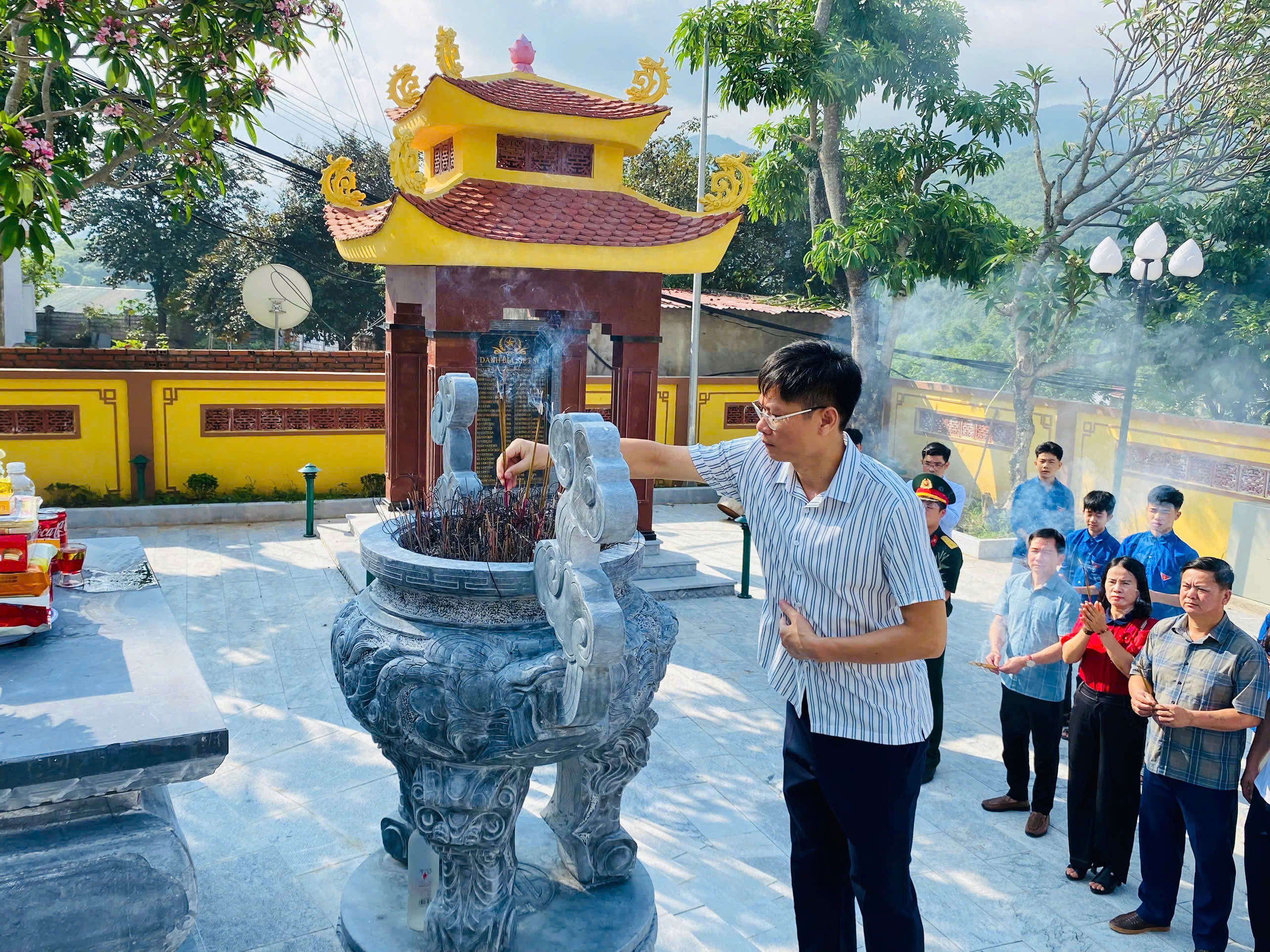 Anh-tin-bai